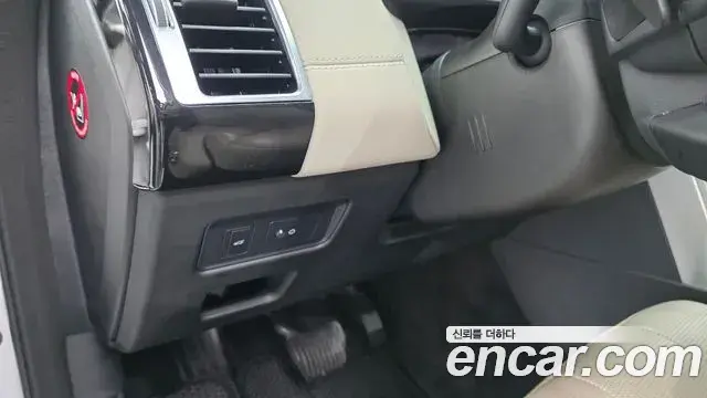 Land Rover Discovery 5 2019 — ფოტო 18/35