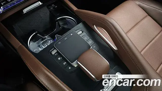 Mercedes-Benz GLE-Class 2024 — Photo 8/34