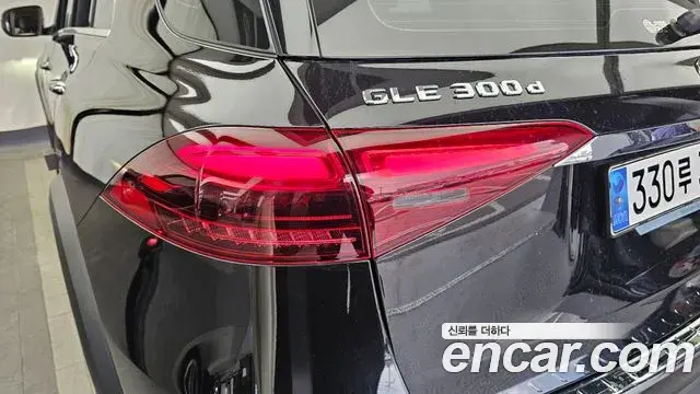 Mercedes-Benz GLE-Class 2024 — Photo 5/34