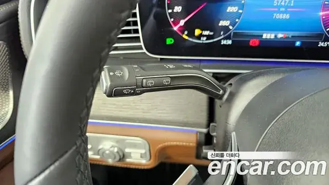 Mercedes-Benz GLE-Class 2024 — Photo 28/34