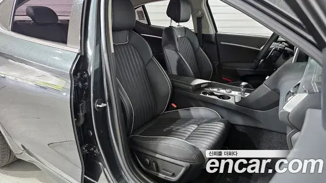 Genesis G70 2018 — ფოტო 16/20