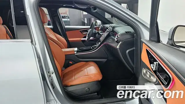Mercedes-Benz GLC-Class 2025 — Photo 18/32