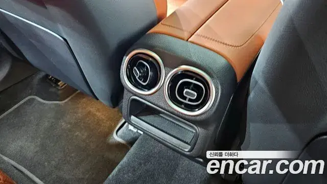 Mercedes-Benz GLC-Class 2025 — Photo 16/32