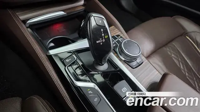 BMW 5 Series 2018 — Фото 9/20