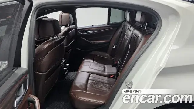 BMW 5 Series 2018 — Photo 10/34