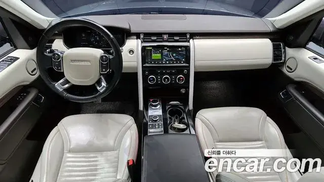Land Rover Discovery 5 2018 — Şəkil 12/30