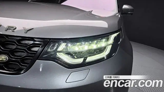 Land Rover Discovery 5 2018 — Şəkil 13/30