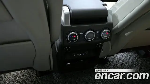 Land Rover Discovery 5 2018 — Şəkil 2/30