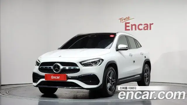 Mercedes-Benz GLA-Class 2022 — Photo 9/33