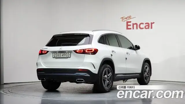 Mercedes-Benz GLA-Class 2022 — Photo 17/33