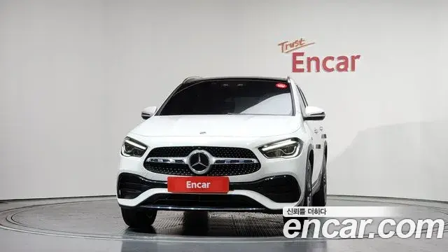 Mercedes-Benz GLA-Class 2022 — Photo 26/33