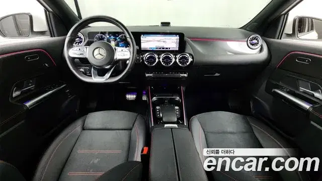Mercedes-Benz GLA-Class 2022 — Photo 7/33