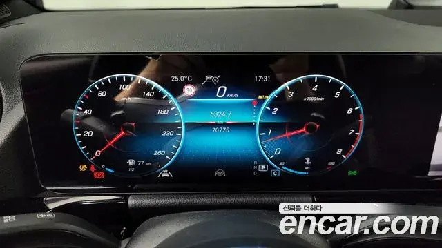 Mercedes-Benz GLA-Class 2022 — Photo 18/33