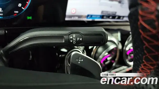 Mercedes-Benz GLA-Class 2022 — Photo 14/33