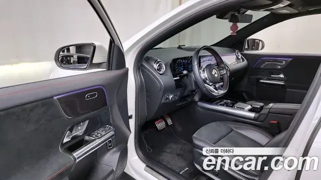 Mercedes-Benz GLA-Class 2022 — Photo 15/33