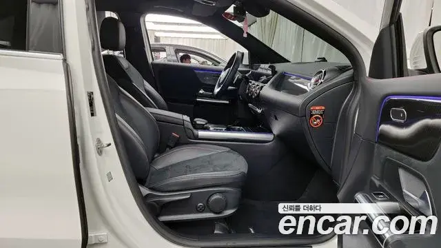 Mercedes-Benz GLA-Class 2022 — Photo 25/33