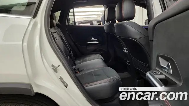 Mercedes-Benz GLA-Class 2022 — Photo 28/33