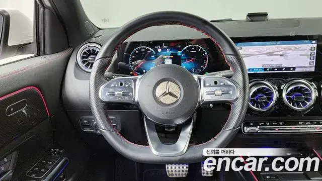 Mercedes-Benz GLA-Class 2022 — Photo 21/33