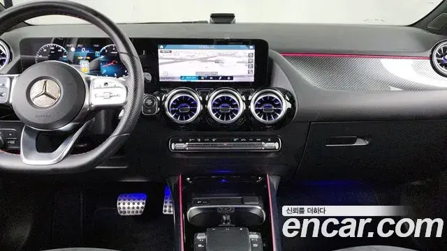 Mercedes-Benz GLA-Class 2022 — Photo 11/33