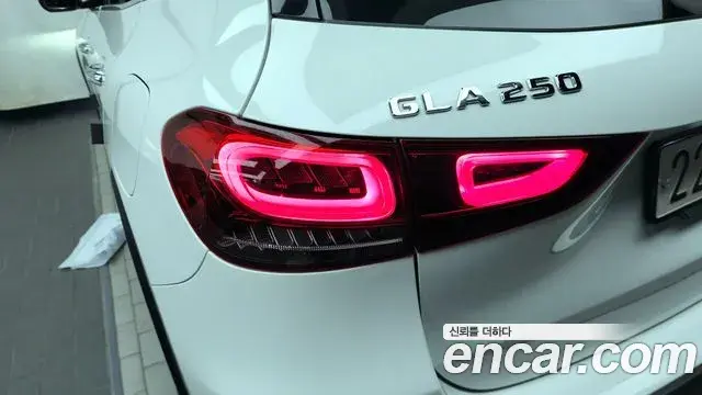 Mercedes-Benz GLA-Class 2022 — Photo 31/33