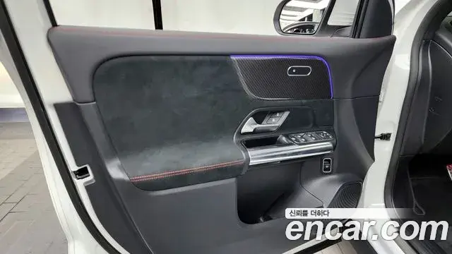 Mercedes-Benz GLA-Class 2022 — Photo 10/33