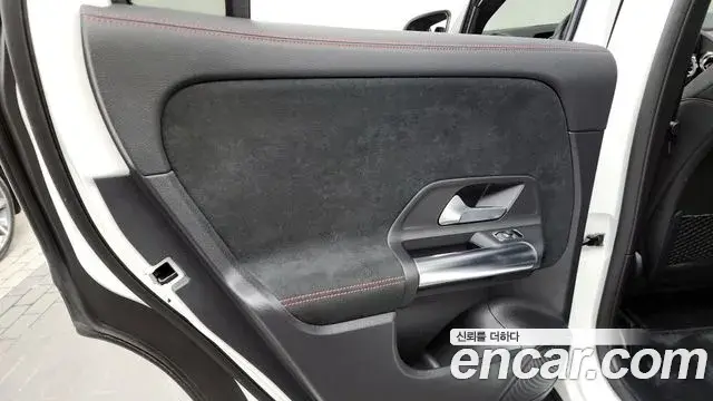 Mercedes-Benz GLA-Class 2022 — Photo 33/33