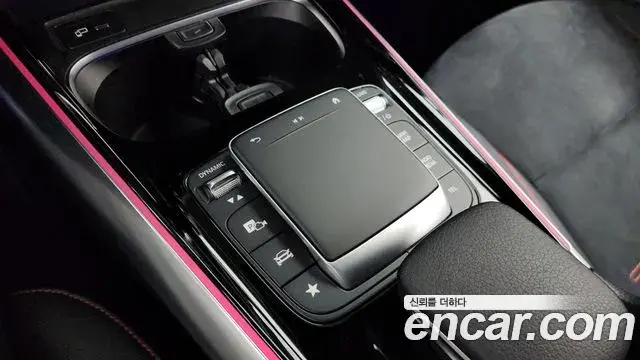 Mercedes-Benz GLA-Class 2022 — Photo 16/33