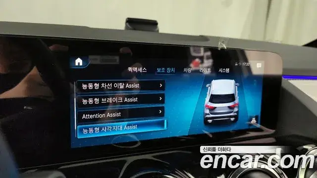 Mercedes-Benz GLA-Class 2022 — Photo 2/33