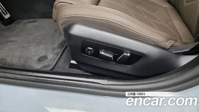 BMW 5 Series 2024 — Şəkil 28/36