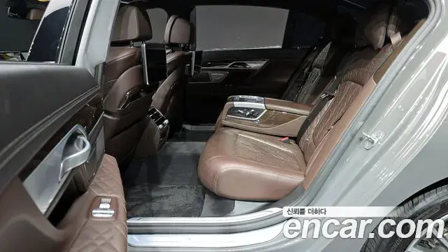 BMW 7 Series 2020 — Фото 12/20