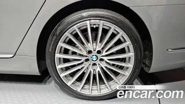 BMW 7 Series 2020 — Photo 30/35