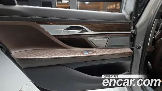 BMW 7 Series 2020 — Photo 33/35