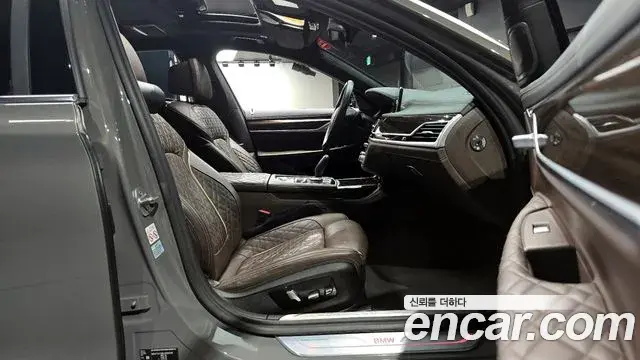 BMW 7 Series 2020 — Photo 28/35