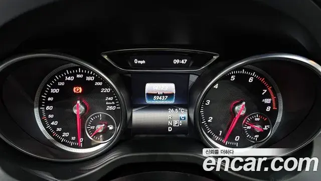 Mercedes-Benz GLA-Class 2019 — Şəkil 18/20