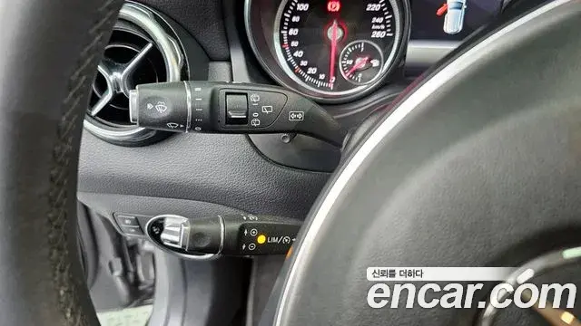 Mercedes-Benz GLA-Class 2019 — Şəkil 6/20