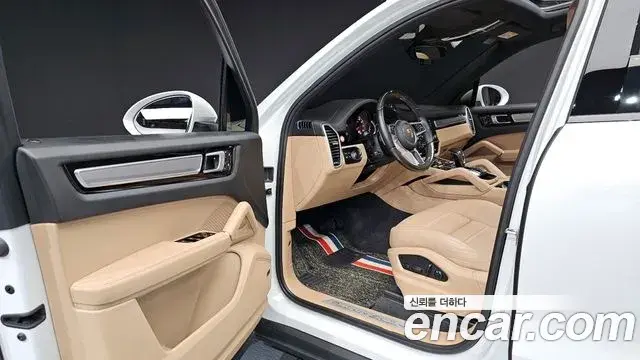 Porsche Cayenne 2022 — Фото 10/20