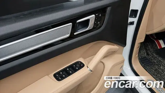 Porsche Cayenne 2022 — Фото 16/20