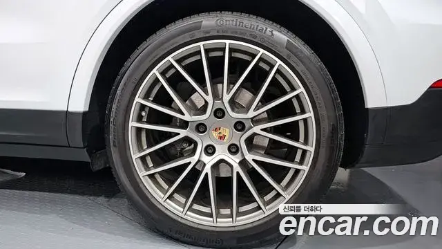 Porsche Cayenne 2022 — Photo 11/30