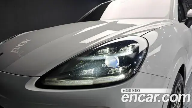 Porsche Cayenne 2022 — Photo 14/30