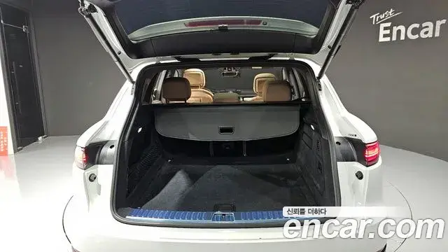 Porsche Cayenne 2022 — Photo 1/30