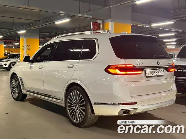 BMW X7 2023 — ფოტო 17/20