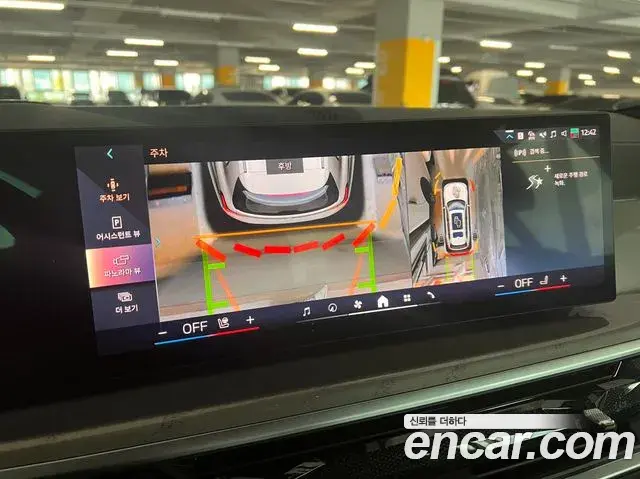 BMW X7 2023 — ფოტო 13/20