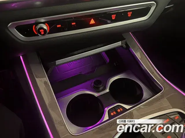 BMW X7 2023 — ფოტო 18/20