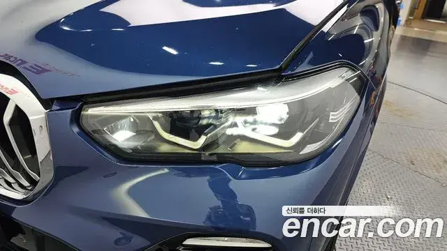 BMW X5 2019 — Photo 17/32
