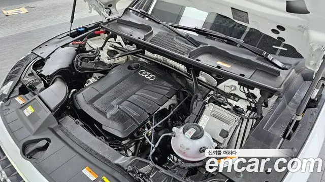 Audi Q5 2021 — Şəkil 10/20