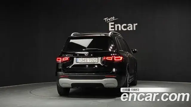 Mercedes-Benz GLB-Class 2021 — Photo 14/20