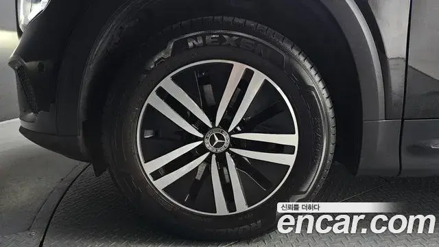 Mercedes-Benz GLB-Class 2021 — Photo 9/20