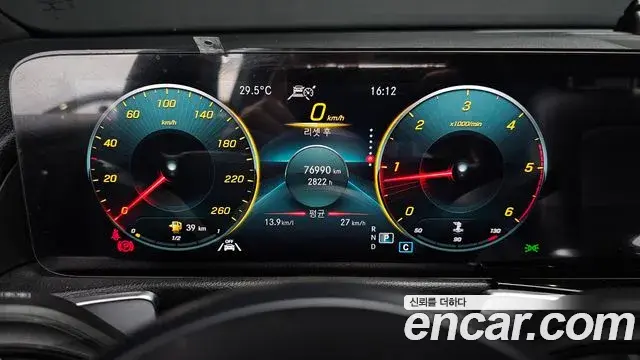 Mercedes-Benz GLB-Class 2021 — Photo 18/20
