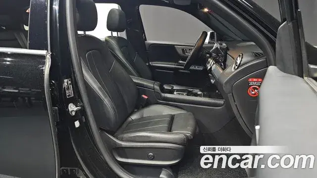 Mercedes-Benz GLB-Class 2021 — Photo 19/20
