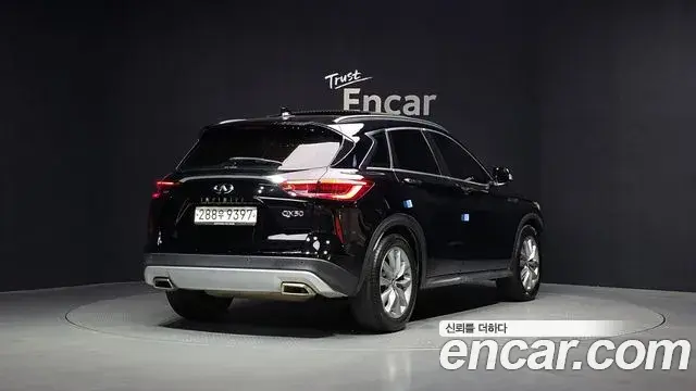Infiniti QX50 2019 — ფოტო 16/31
